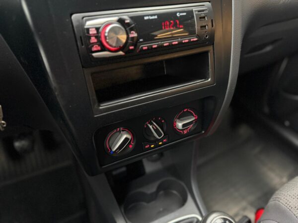 VOLKSWAGEN FOX 1.6 MI 8V FLEX 4P MANUAL - Image 6