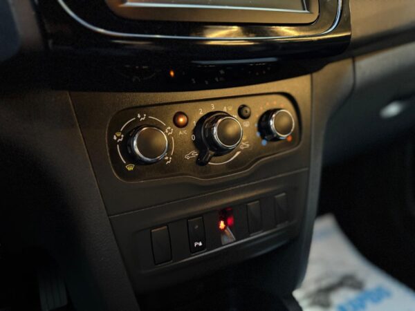 RENAULT SANDERO 1.0 12V SCE FLEX ZEN MANUAL - Image 14
