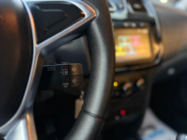 RENAULT SANDERO 1.0 12V SCE FLEX ZEN MANUAL - Image 9